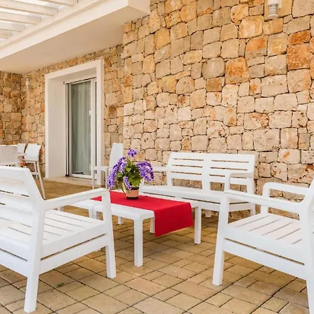 Malaspina Luxury Pool Villa Capilungo